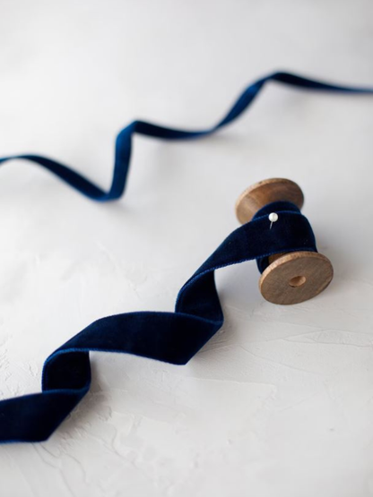 VIRGENCITA RAYA AZUL CON PAN DE ORO